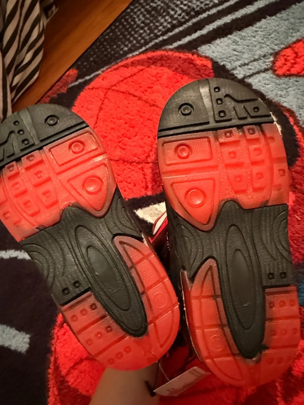 NWT • marvel • spiderman Velcro light up boots